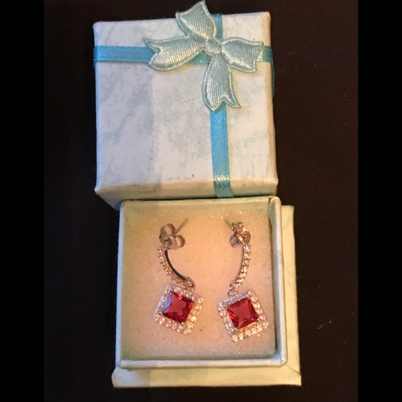 Ruby red earring set - Picture 2 of 4